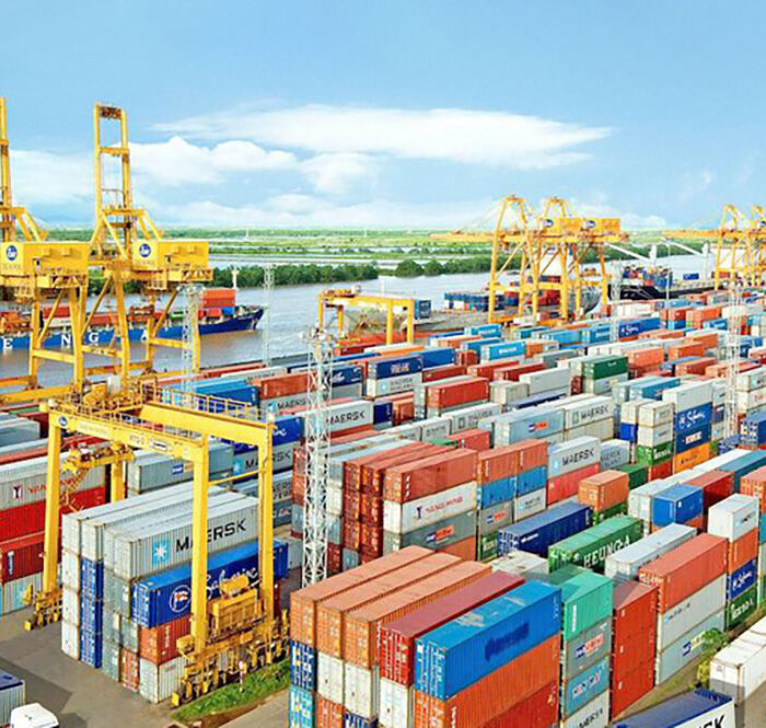 Việt Nam tiếp tục xuất siêu hàng hóa trong nửa đầu tháng 10