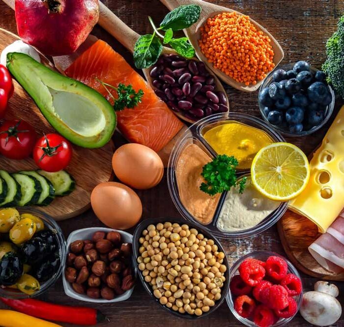 Việc bổ sung nhiều loại thực phẩm vẫn khiến chúng ta có nguy cơ thiếu vi chất. Ảnh: Shutterstock