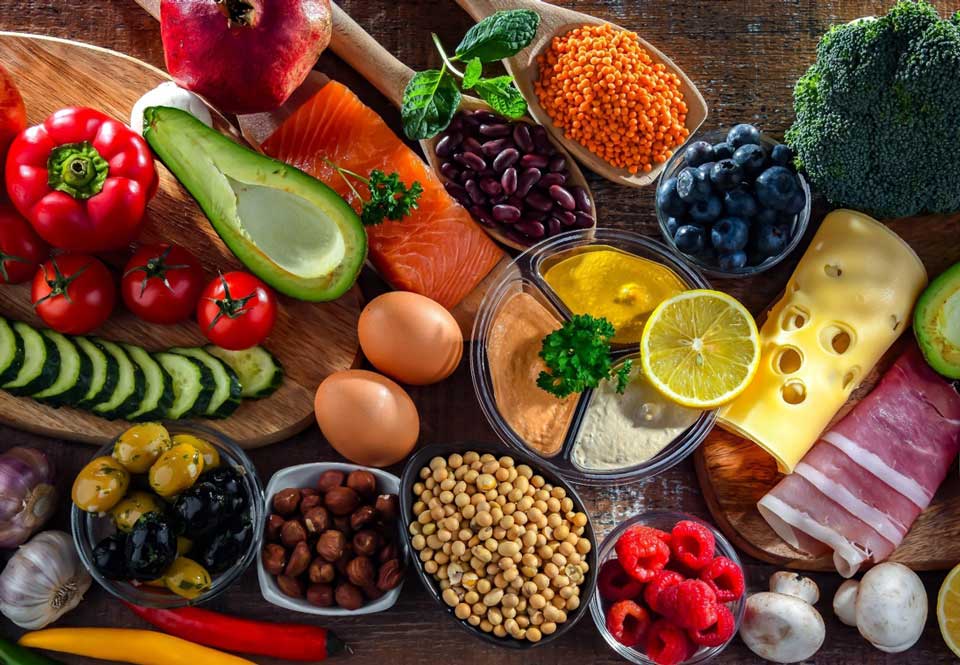 Việc bổ sung nhiều loại thực phẩm vẫn khiến chúng ta có nguy cơ thiếu vi chất. Ảnh: Shutterstock