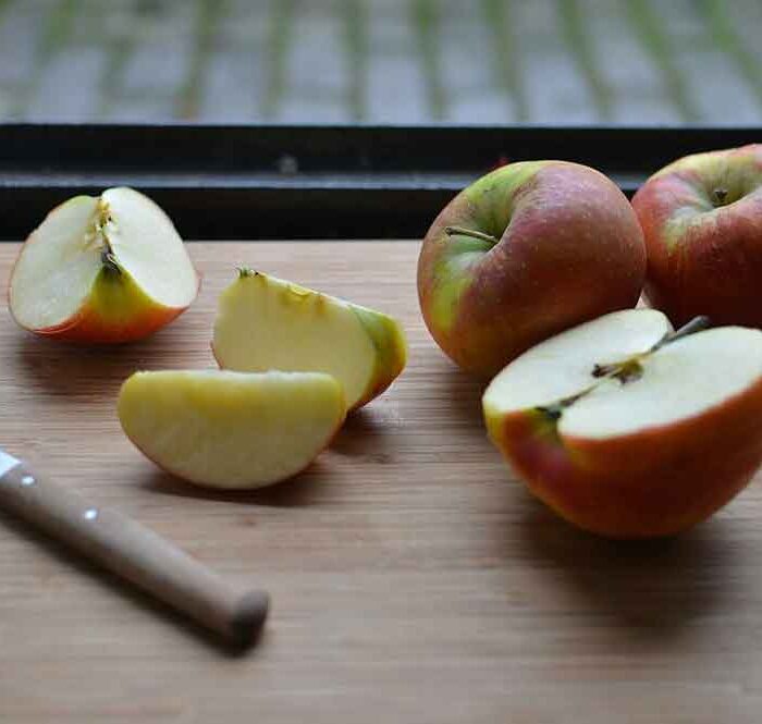 Trong hạt táo chứa hợp chất có thể sản sinh xyanua gây ngộ độc. Ảnh: Pexel