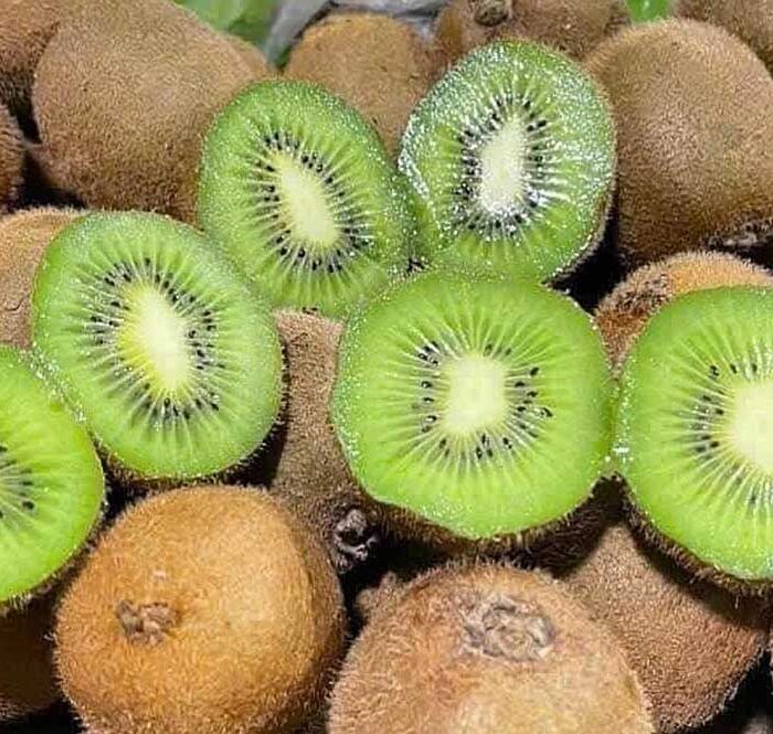 Kiwi xanh Trung Quốc được đóng rổ hoặc thùng 9-10 kg. Ảnh: Linh Đan