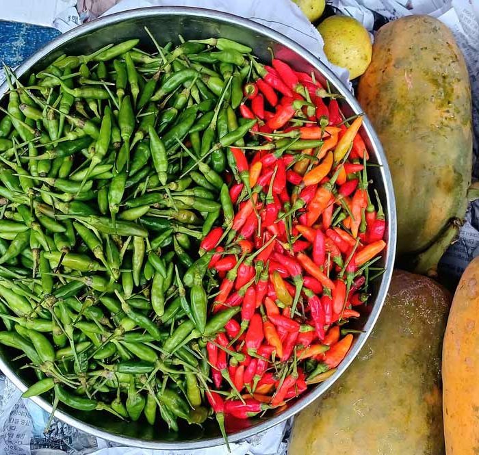 Giá tăng mạnh, ớt hiểm đắt hơn thịt gà