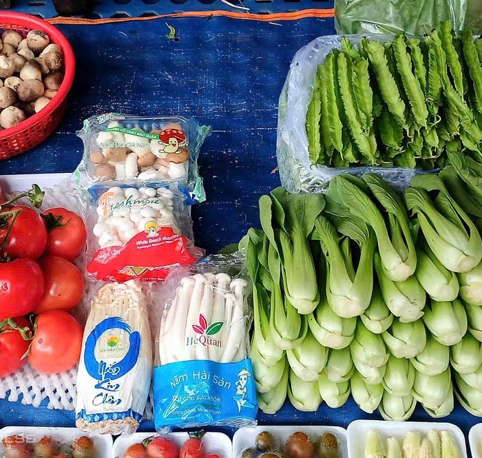 Sạp rau tại chợ Xóm Mới, phường An Hội Đông sáng 23/9. Ảnh: Thi Hà