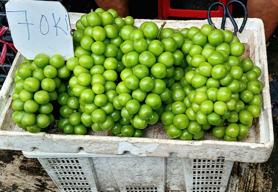 Nho mẫu đơn được bán tại chợ ở TP HCM trong tháng 8. Ảnh: Thi Hà